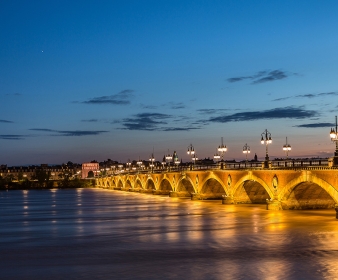 Bordeaux by night 2CV private tour 1h30